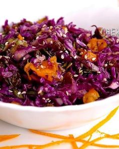 Салат из красной капусты с тыквой и тыквенными семечками