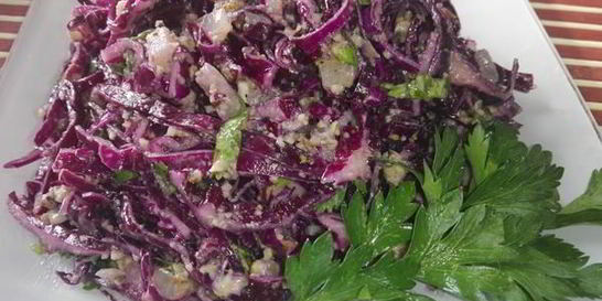 Салат из краснокочанной капусты по-грузински