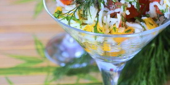 Салат из овощей и риса