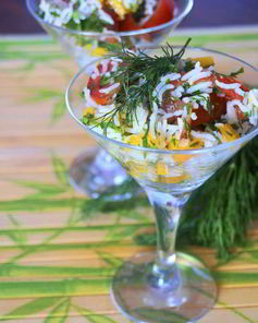 Салат из овощей и риса