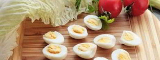 салат из печени трески с яйцом. Шаг 4