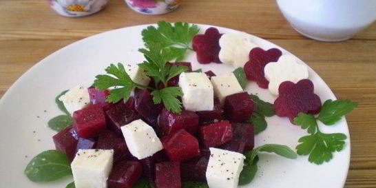 Салат из печеной свеклы с брынзой