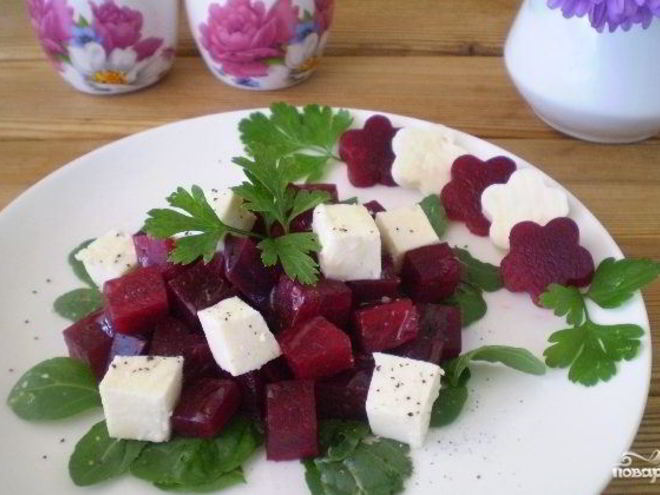 Рецепт салата из печеной свеклы с брынзой