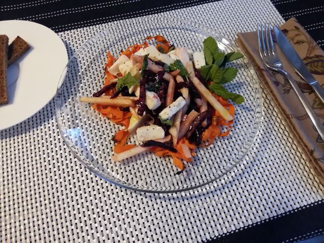 Рецепт салата из печеной свеклы с моцареллой и мятой
