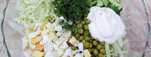 салат из пекинской капусты с яйцом и горошком. Шаг 7