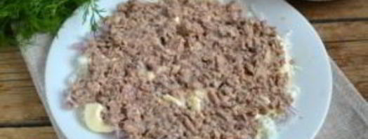 салат из сайры. Шаг 4