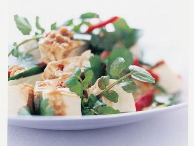 Рецепт салата из тофу с арахисовым соусом