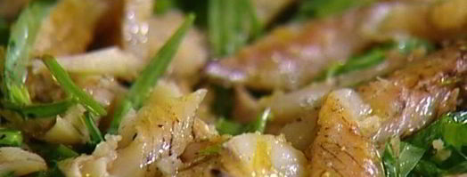 салат из цикория с копченой рыбой и яйцом. Шаг 6