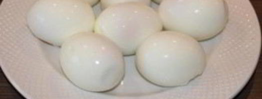 салат кальмары с яйцом. Шаг 3