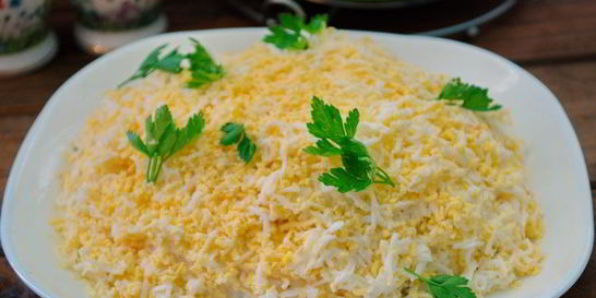 Салат Марсель с черносливом и корейской морковкой