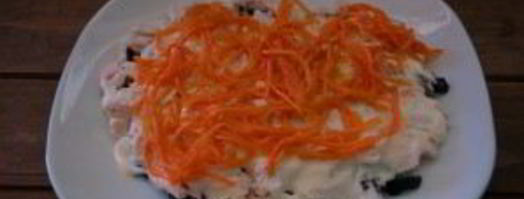 салат марсель с черносливом и корейской морковкой. Шаг 3