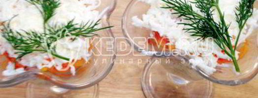 салат мимоза с горбушей. Шаг 7