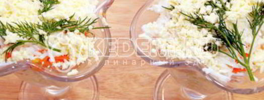 салат мимоза с горбушей. Шаг 8