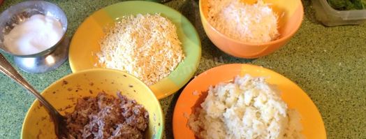 салат мимоза с сайрой. Шаг 3