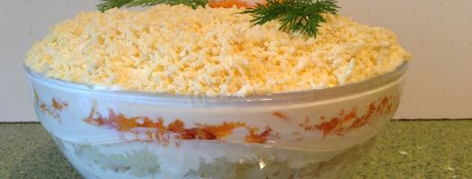 салат мимоза с сайрой. Шаг 4