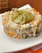 Салат с говядиной и солеными огурцами