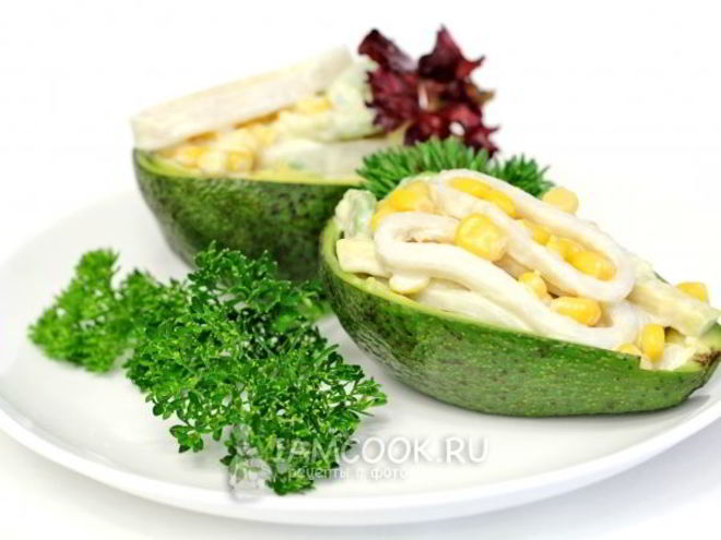 Рецепт салата с кальмарами и авокадо