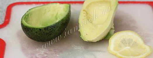 салат с кальмарами и авокадо. Шаг 6