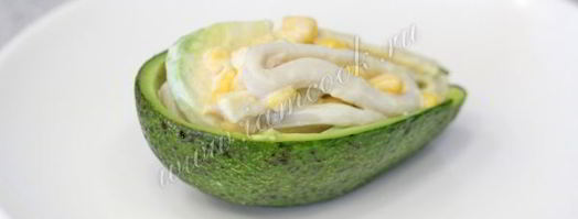 салат с кальмарами и авокадо. Шаг 9