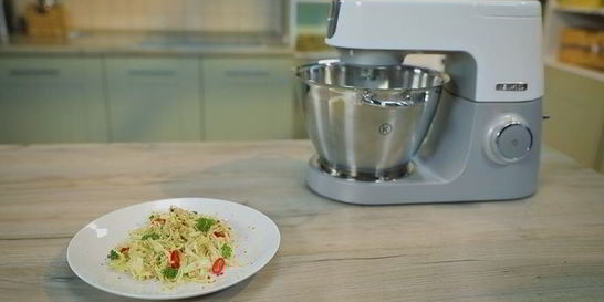 Салат с капустой, яблоком и сыром