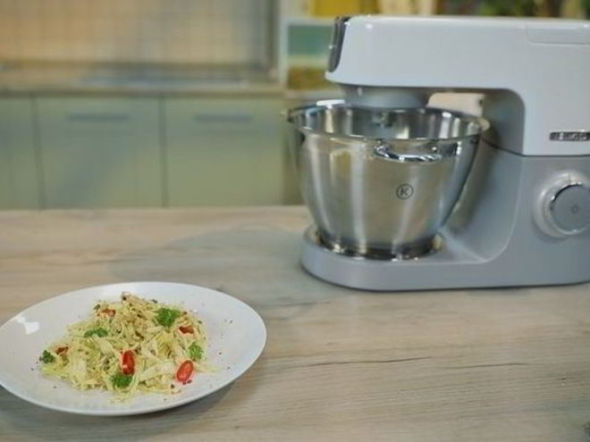 Рецепт салата с капустой, яблоком и сыром