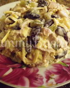 Салат с копченой курицей и фасолью