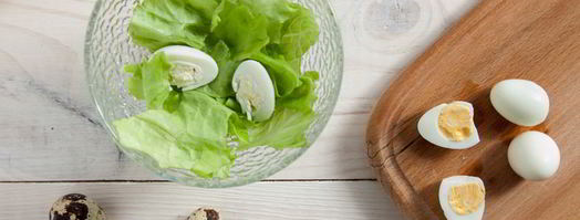 салат с креветками, сухариками и яйцами. Шаг 4