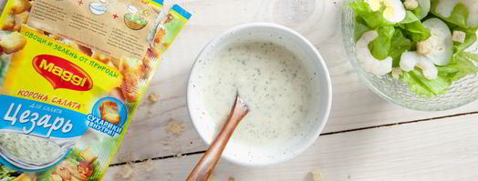 салат с креветками, сухариками и яйцами. Шаг 7