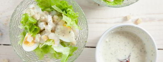 салат с креветками, сухариками и яйцами. Шаг 8