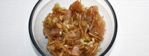 салат с куриной грудкой, овощами и грушей. Шаг 2