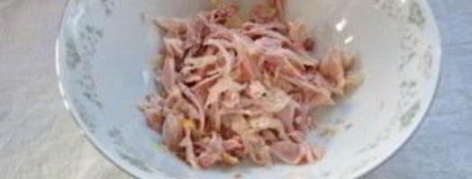 салат с куриной копченой грудкой простой. Шаг 3