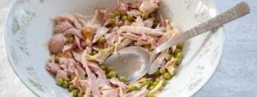 салат с куриной копченой грудкой простой. Шаг 4