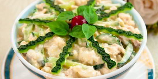 Салат с куриным филе и огурцами