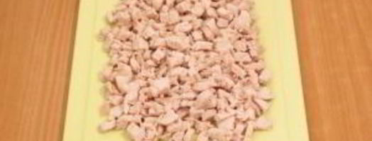 салат с куриным филе и огурцами. Шаг 2