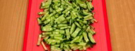 салат с куриным филе и огурцами. Шаг 3