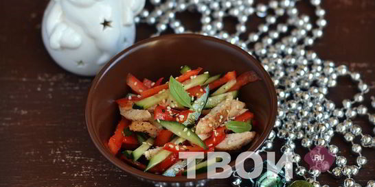 Салат с курицей и огурцом