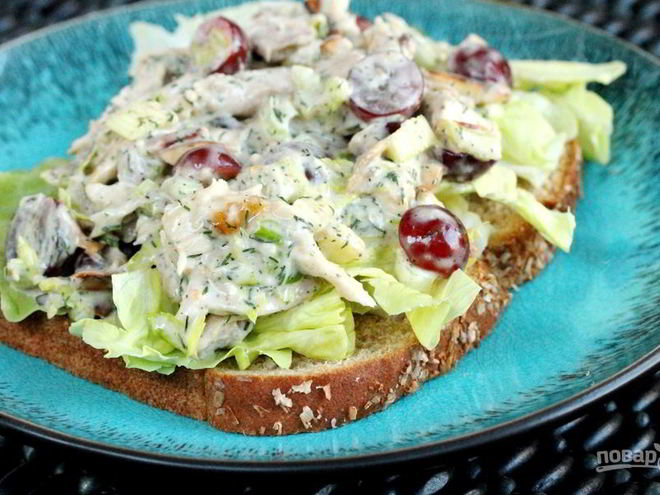 Рецепт салата с курицей и виноградом