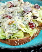 Салат с курицей и виноградом