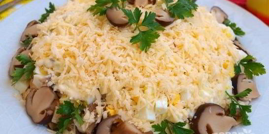 Салат с курицей шампиньонами и сыром