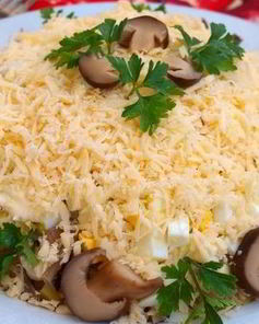 Салат с курицей шампиньонами и сыром