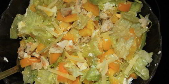 Салат с курицей, сладким перцем и сыром Филадельфия