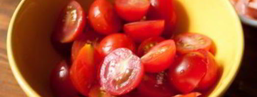 салат с лососем и помидорками черри. Шаг 3