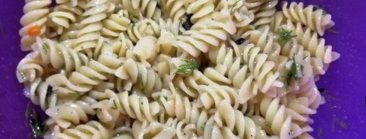 салат с макаронами, копчеными мидиями и форелью. Шаг 4