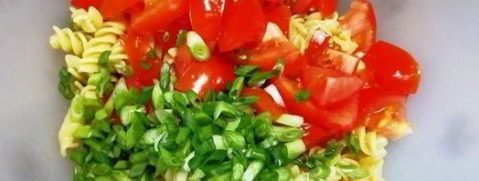 салат с макаронами, копчеными мидиями и форелью. Шаг 5