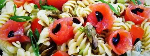 салат с макаронами, копчеными мидиями и форелью. Шаг 8