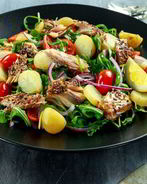 Салат с макрелью и молодым картофелем