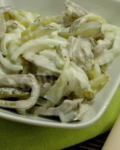 Салат с мясом и солеными огурцами