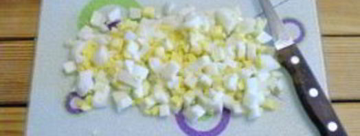 салат с огурцом и кукурузой. Шаг 3