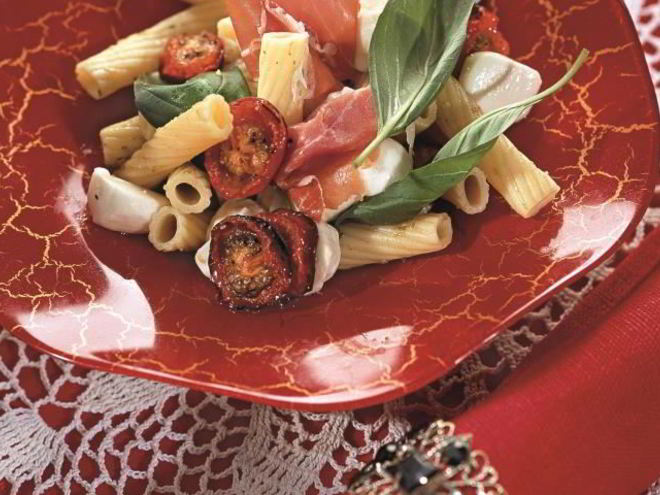 Рецепт салата с пенне под соусом песто