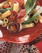 Салат с пенне под соусом песто